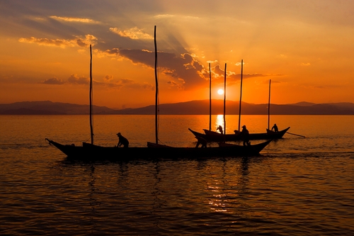 白秀华15087196423《日落西山红霞飞》