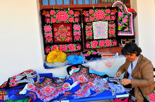 陈倬  13888239923《刺绣工艺》