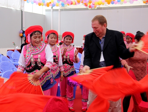李有龙15887273298《跟我学跳民族舞》