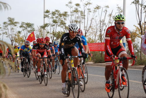 刘勇13888818671《郑和故里的环滇赛场》