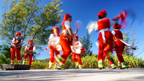 叶利民《 多彩的民族民间鼓舞 》13577016676