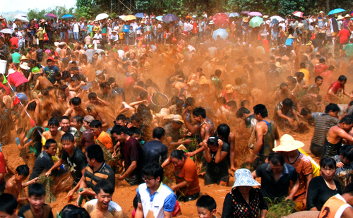 杨福生《渔人狂欢节》13700651042