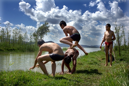 邹海昆《滇池顽童》13888965357