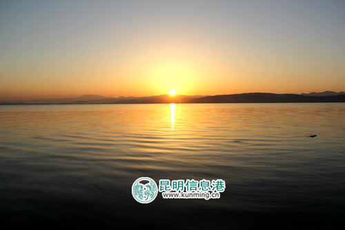 晋宁区长寿村里盛行“爸妈饭桌”4