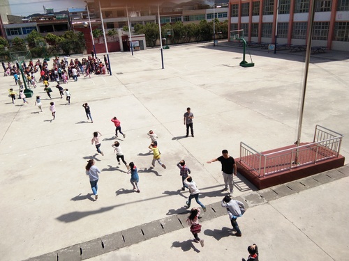 中心小学防震应急演练
