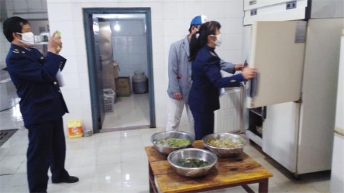 晋宁区市场监管局六街所组织镇中心幼儿园开展食品安全应急演练1