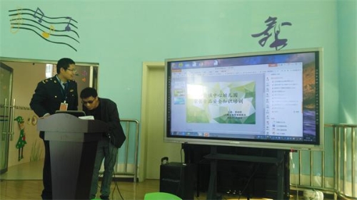 晋宁区市场监管局六街所组织镇中心幼儿园开展食品安全应急演练2