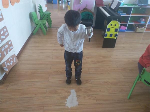 晋宁区市场监管局六街所组织镇中心幼儿园开展食品安全应急演练3