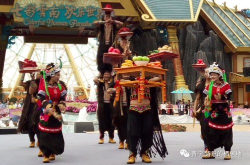 裙裾飞扬 民族时尚赛装带来强劲“民族风”8