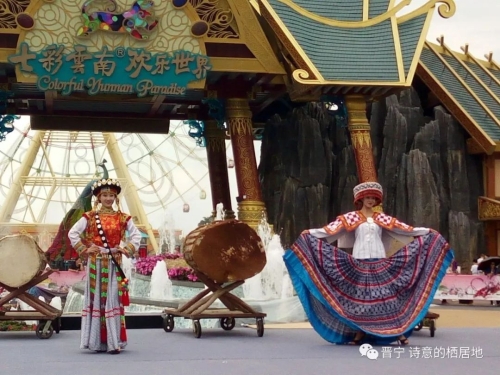 裙裾飞扬 民族时尚赛装带来强劲“民族风”21