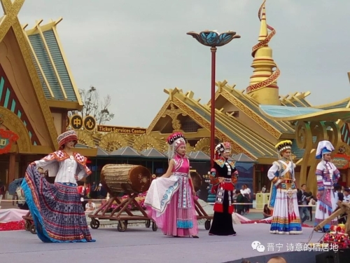 裙裾飞扬 民族时尚赛装带来强劲“民族风”17