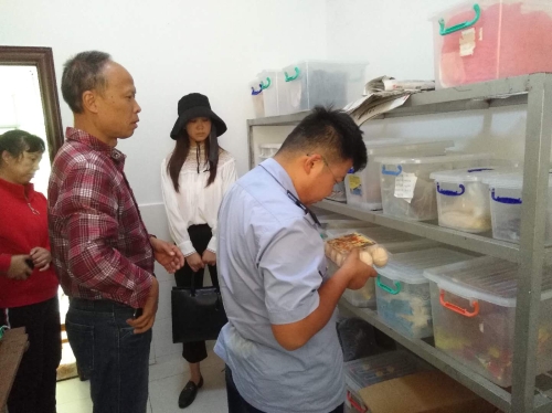 晋宁区市场监管局开展学校食品安全及周边市场环境整治1