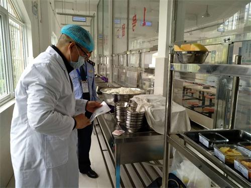 晋宁区市场监管局对餐饮服务单位进行监督抽检