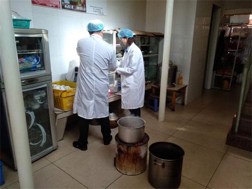 晋宁区市场监管局对餐饮服务单位进行监督抽检 1