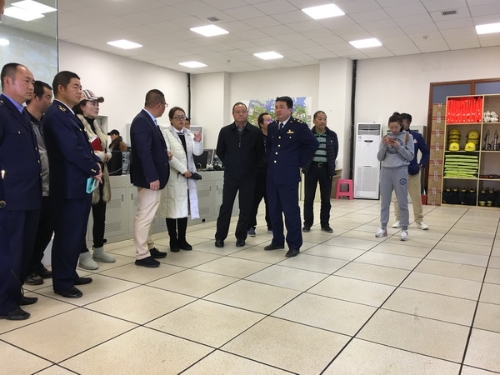 晋宁区领导带队检查特种设备安全1
