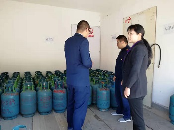 六街市场监管所对违规充装使用液化石油气专项检查