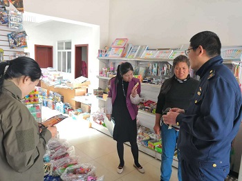 晋宁区市场监管局六街所开展问题“辣条”专项检查