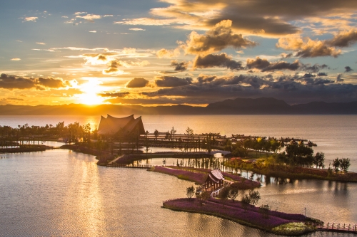 《码头余辉》——土春荣