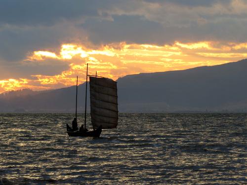 作品名称：《霞映满帆》 作者：杨继武  电话：13708470568  单位：县城管局  拍摄地点：晋宁县沙堤