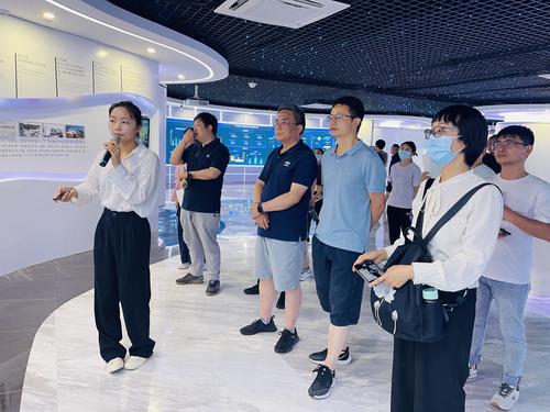 考察杭州文创小镇