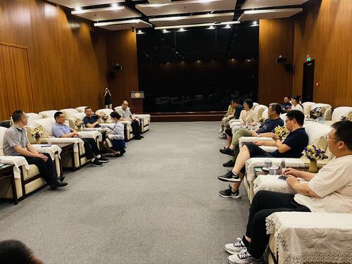 与金沙国家考古遗址公园相关领导进行座谈交流