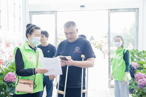 志愿者落实防疫工作