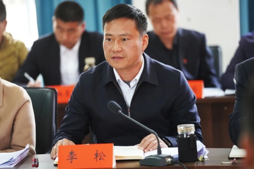 李松与政协委员共话乡村振兴.