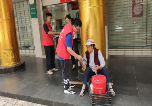 局办——晋宁区农业农村局机关党支部开展“践行垃圾分类 共建和谐家园”主题党日活动图片3（2023.08.18）