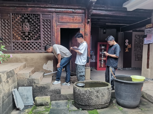 4.普查队员实地采集数据