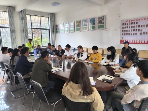 区交运局联合多单位开展铁路外部环境轻飘物专项宣传工作